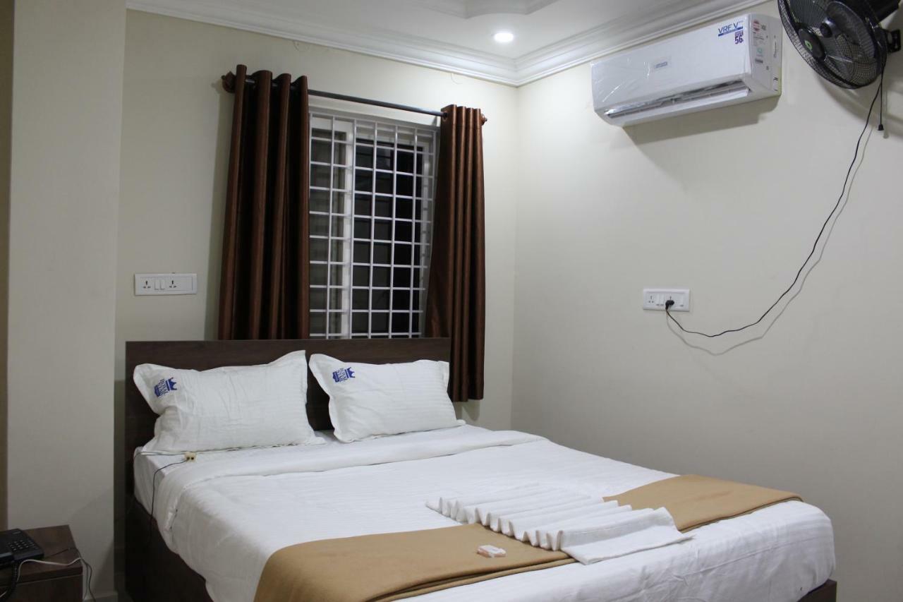 Royal Star Hotels Bangalore Bagian luar foto