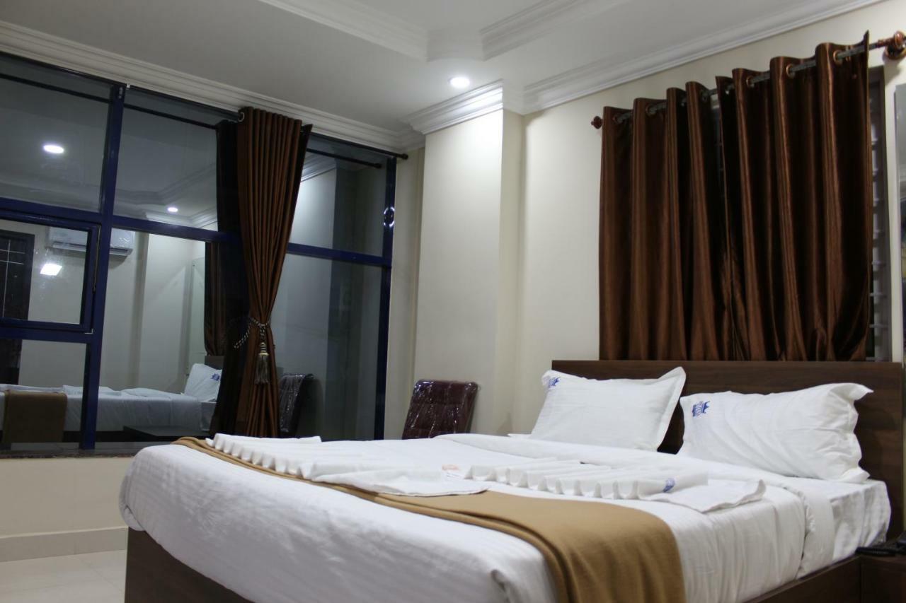 Royal Star Hotels Bangalore Bagian luar foto