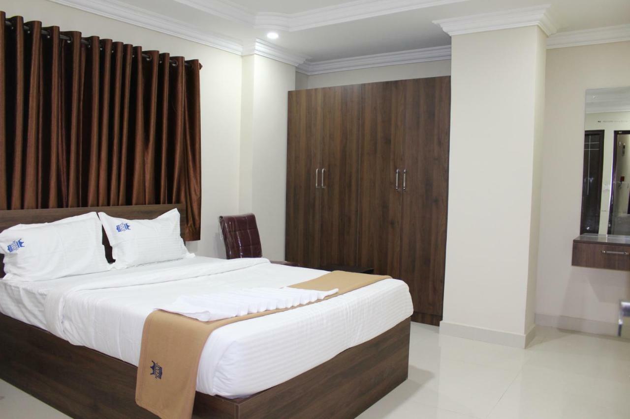 Royal Star Hotels Bangalore Bagian luar foto