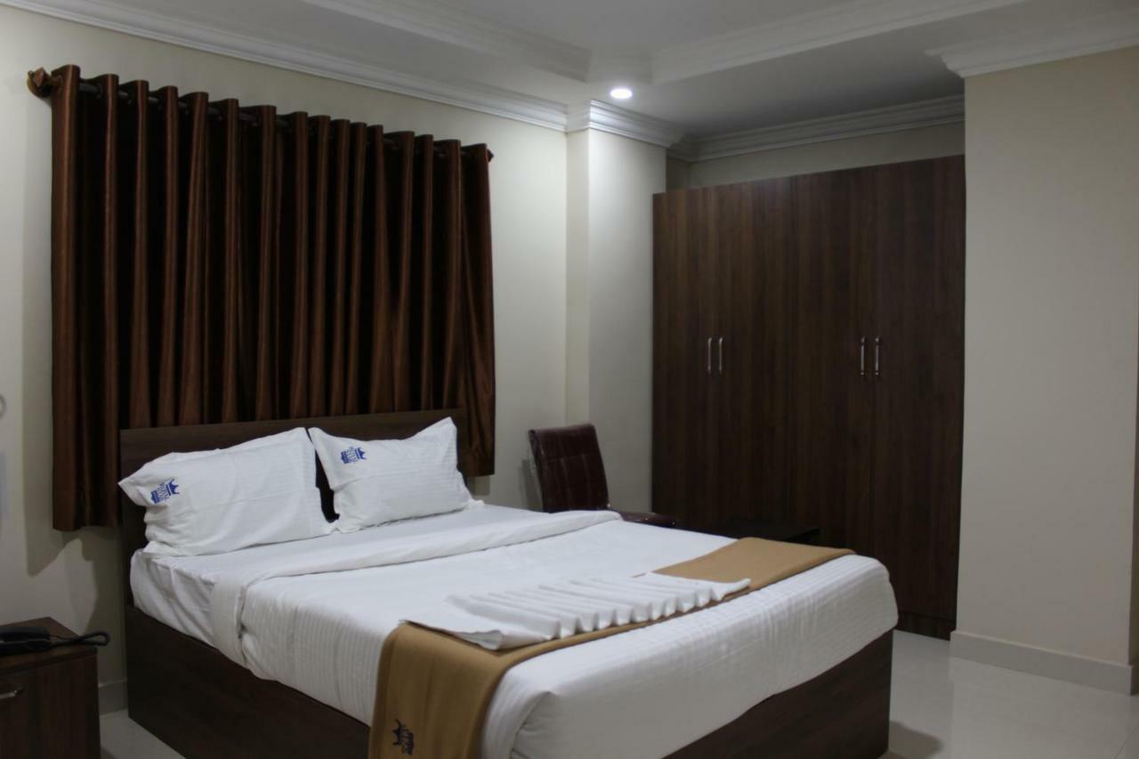 Royal Star Hotels Bangalore Bagian luar foto