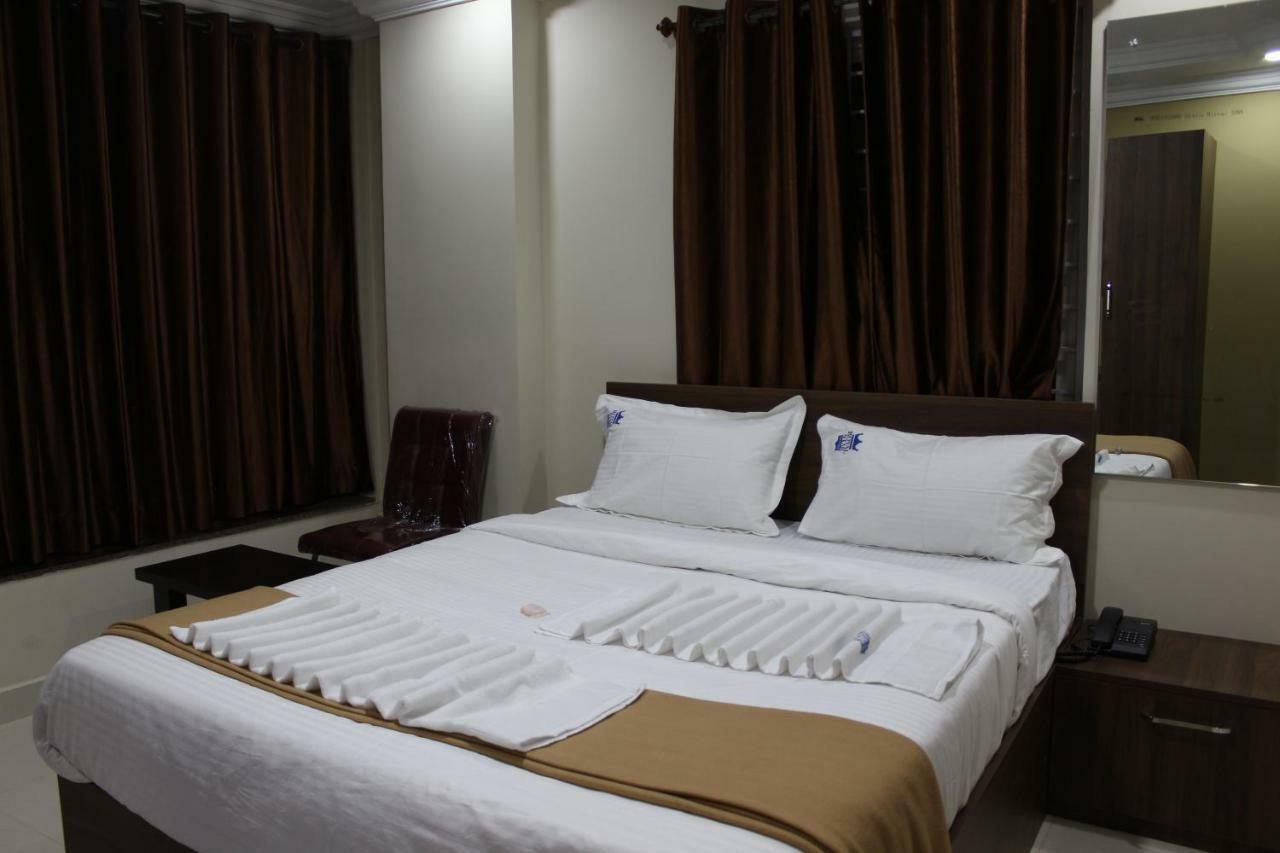 Royal Star Hotels Bangalore Bagian luar foto
