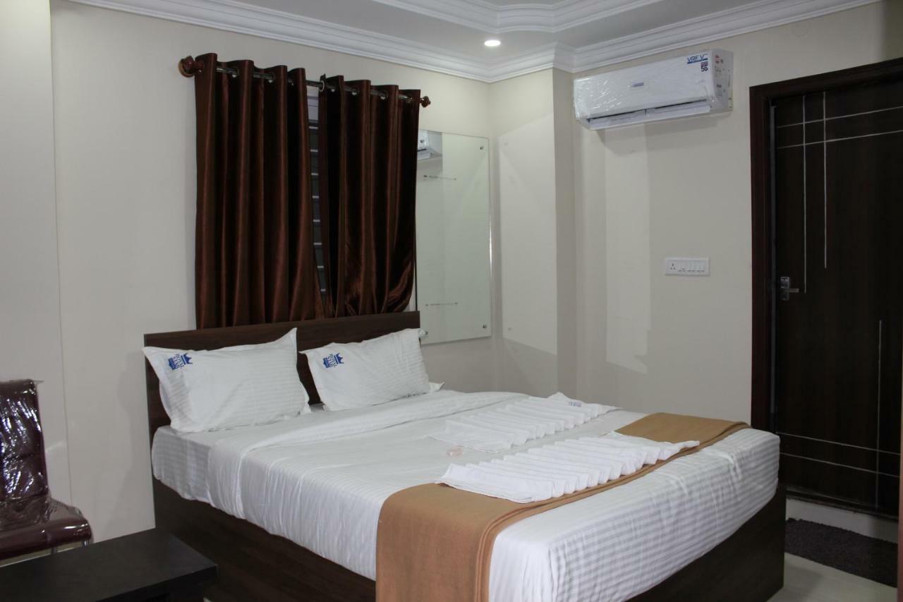 Royal Star Hotels Bangalore Bagian luar foto