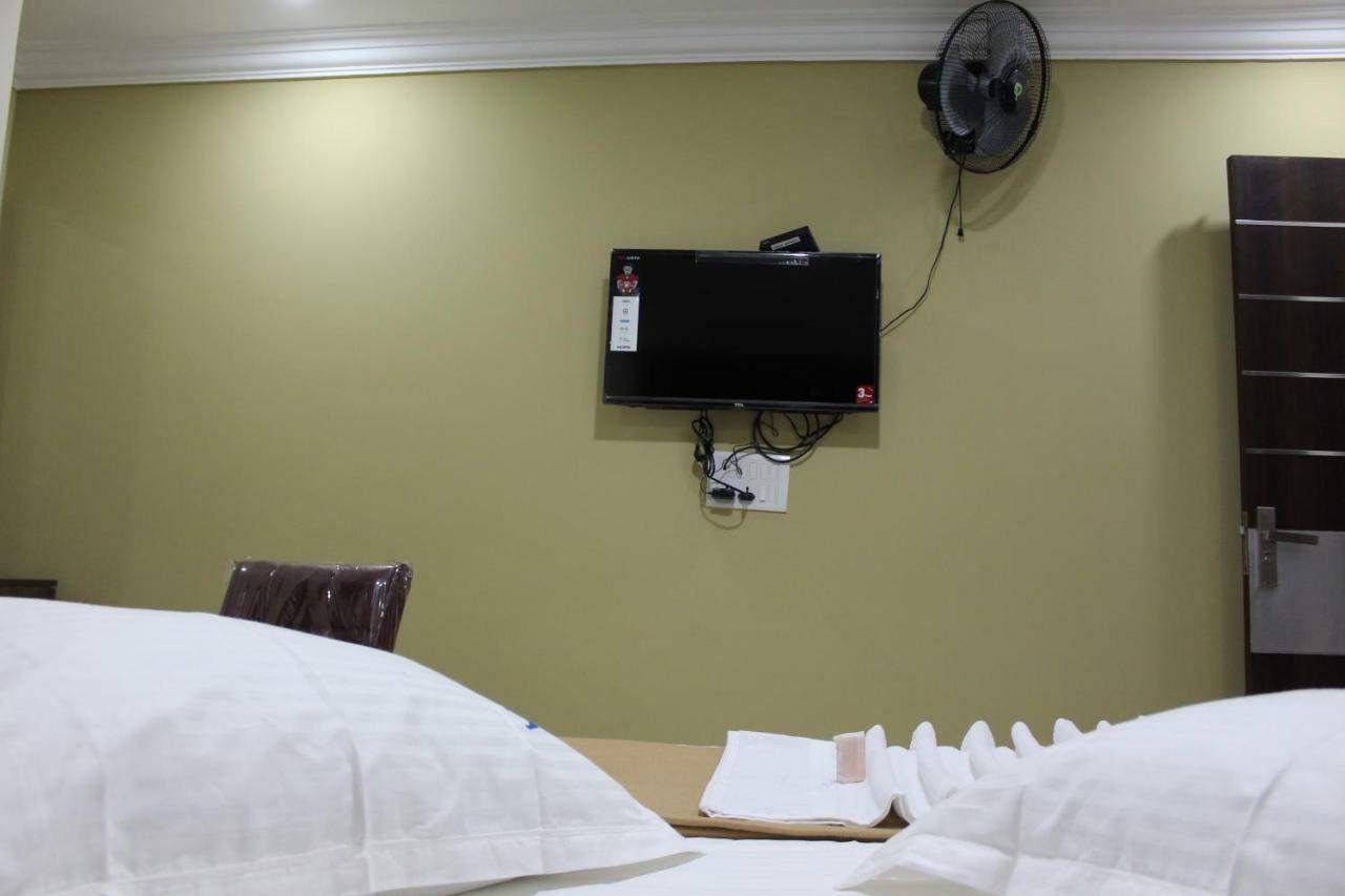 Royal Star Hotels Bangalore Bagian luar foto