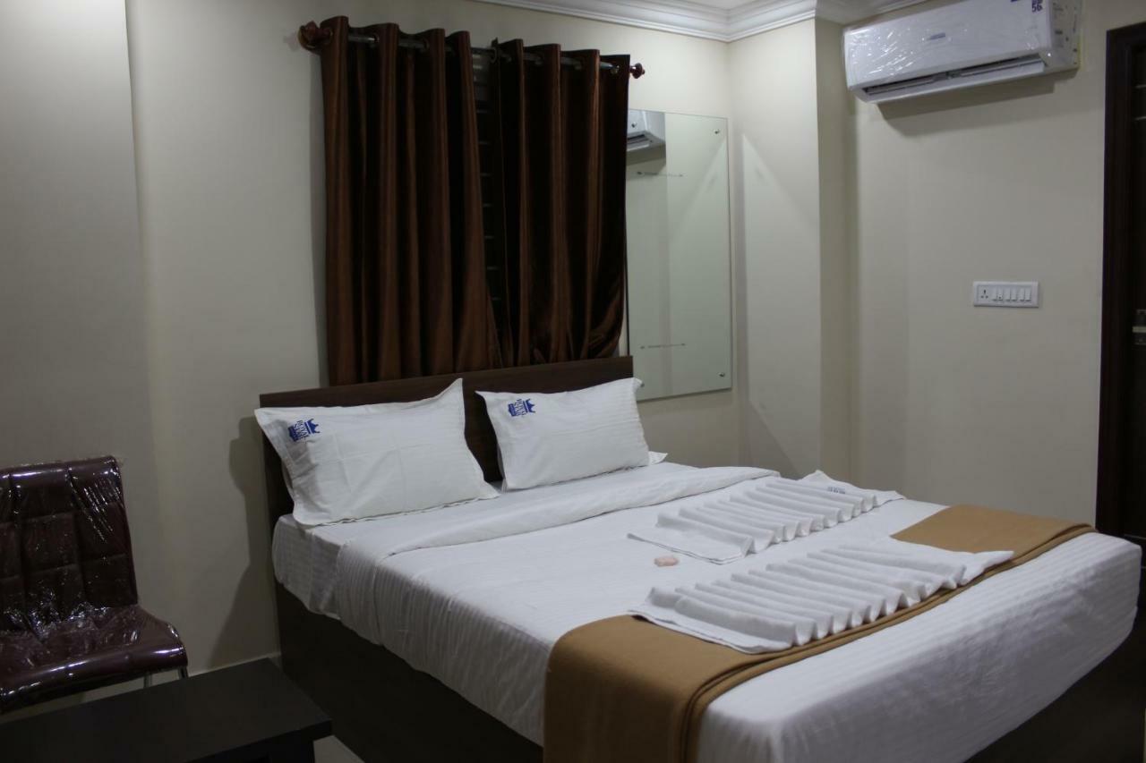 Royal Star Hotels Bangalore Bagian luar foto
