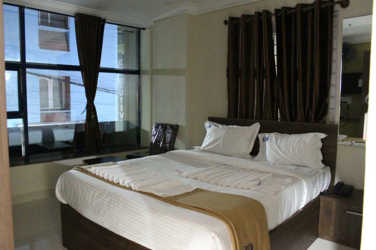 Royal Star Hotels Bangalore Bagian luar foto