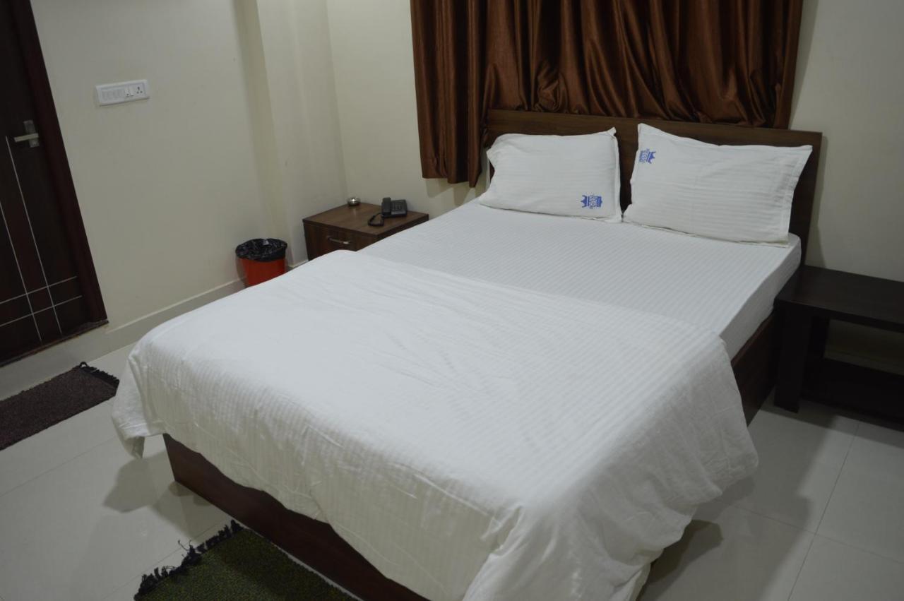 Royal Star Hotels Bangalore Bagian luar foto