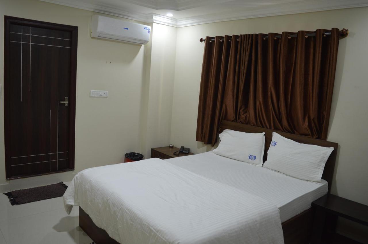 Royal Star Hotels Bangalore Bagian luar foto