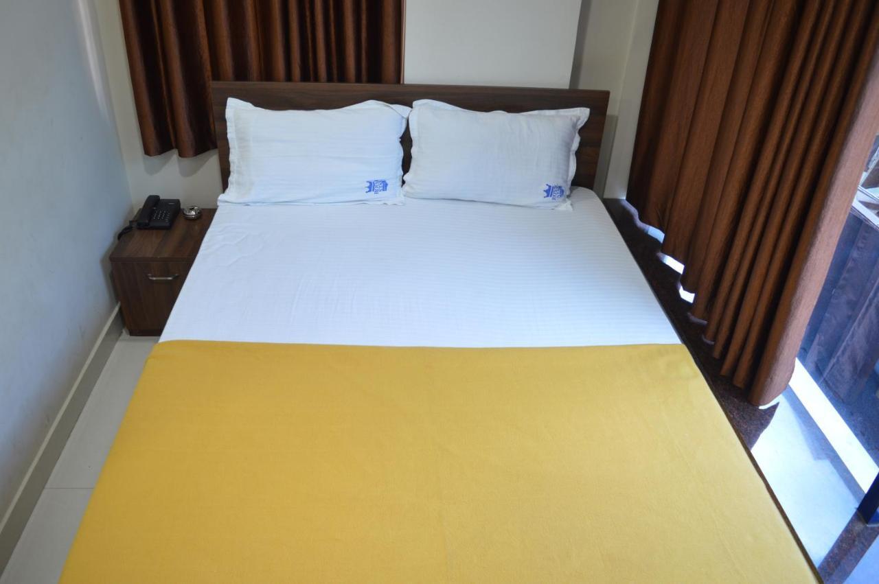 Royal Star Hotels Bangalore Bagian luar foto