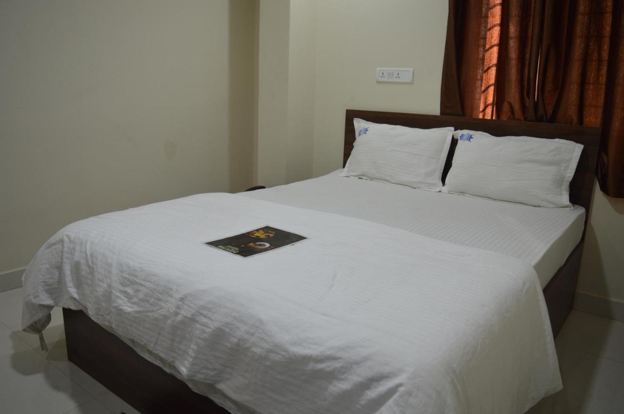 Royal Star Hotels Bangalore Bagian luar foto