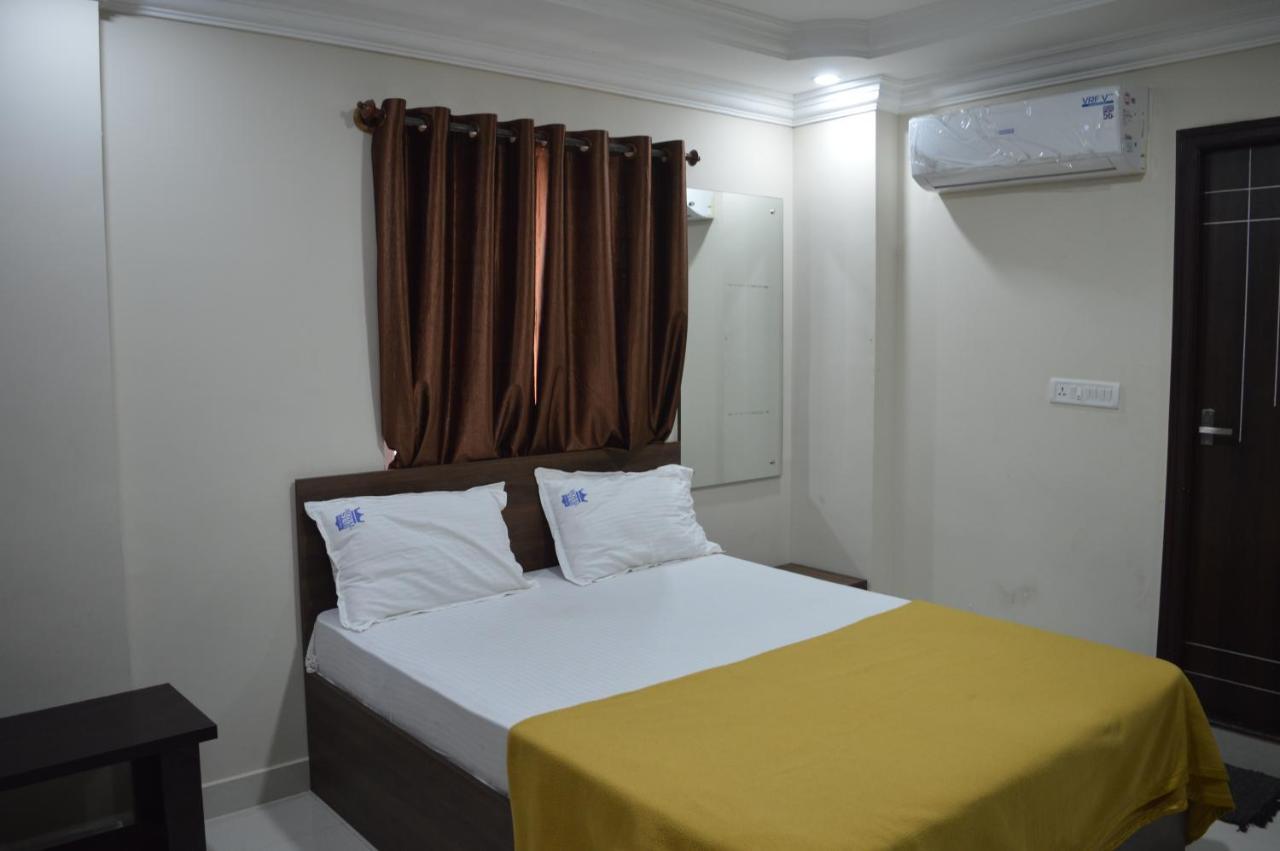 Royal Star Hotels Bangalore Bagian luar foto
