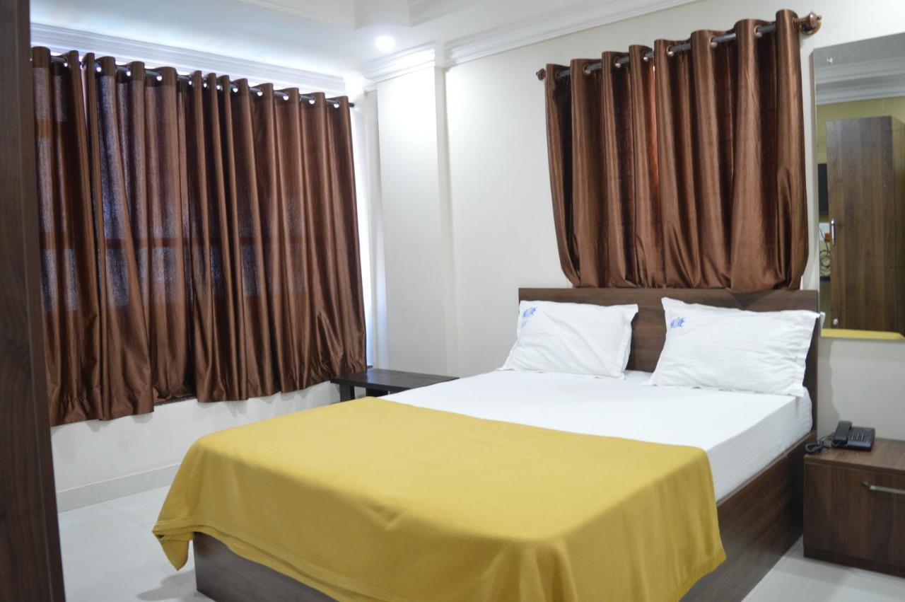 Royal Star Hotels Bangalore Bagian luar foto