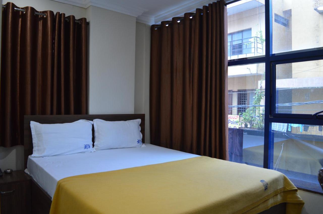 Royal Star Hotels Bangalore Bagian luar foto