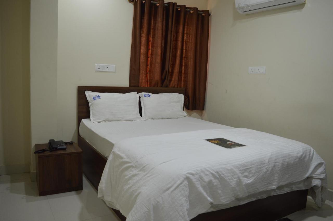 Royal Star Hotels Bangalore Bagian luar foto