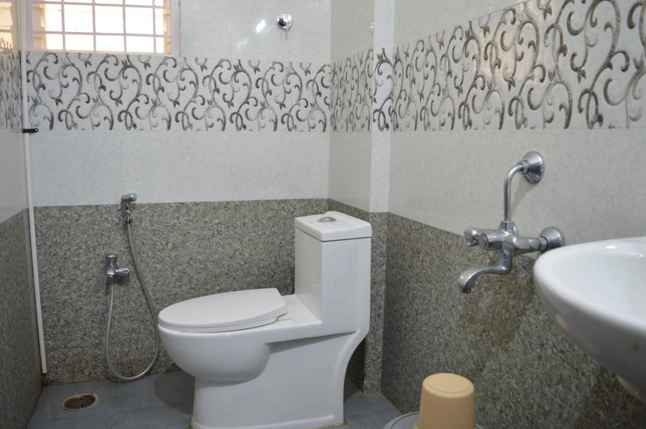 Royal Star Hotels Bangalore Bagian luar foto