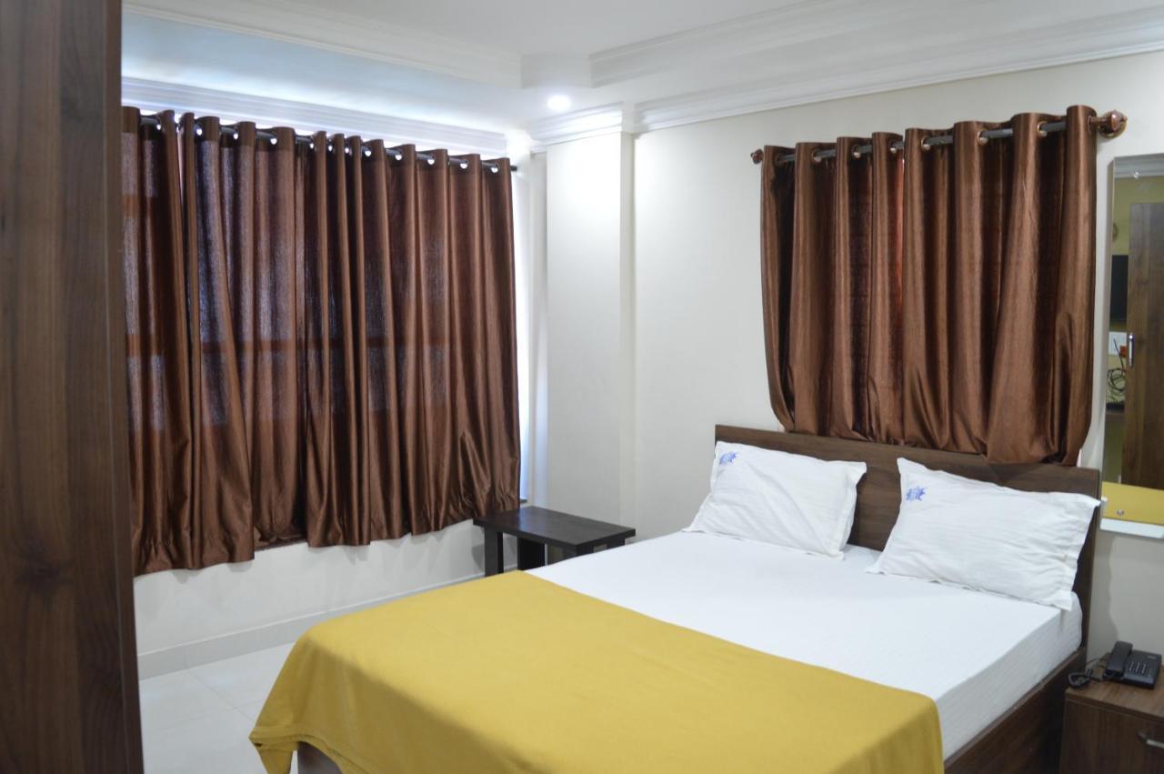 Royal Star Hotels Bangalore Bagian luar foto